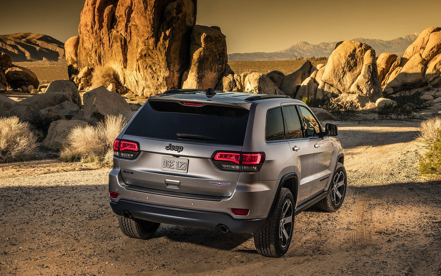 Jeep Grand Cherokee Trailhawk 2017 SUV Drive